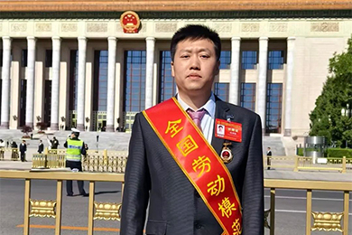 喜報(bào) | 聯(lián)得裝備肖清雄榮獲2025年“全國(guó)勞動(dòng)模范” 喜報(bào) | 聯(lián)得裝備肖清雄榮獲2025年“全國(guó)勞動(dòng)模范”